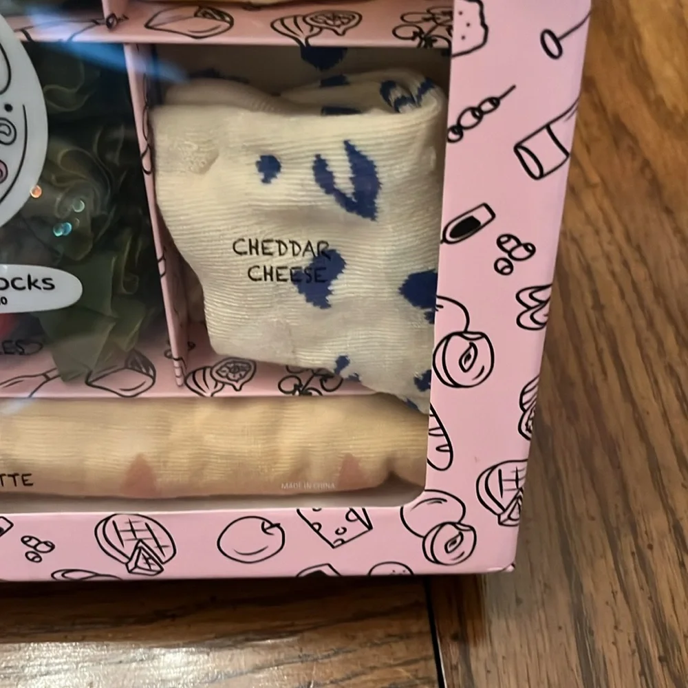Charcuterie crew socks, NWOT‎